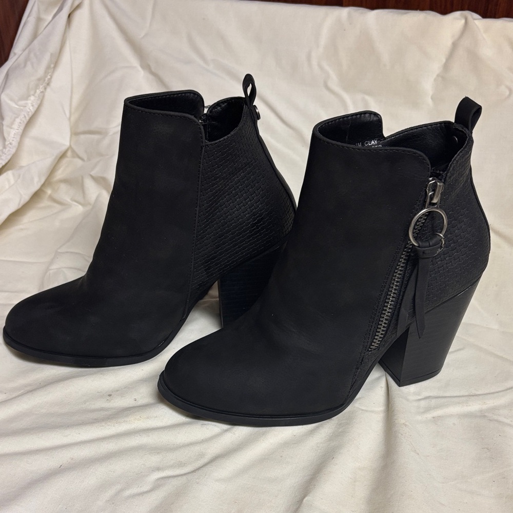 NEVER WORN - Black Ankle Boots